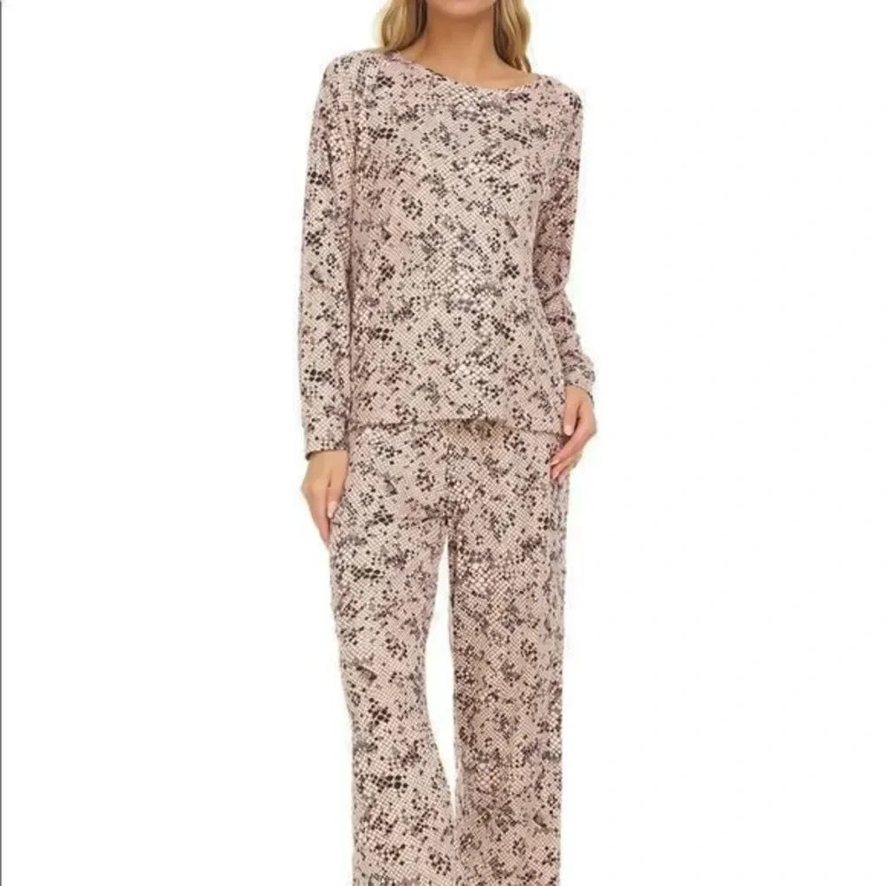 Gloria Printed Pajama Set - Picture 4 of 10